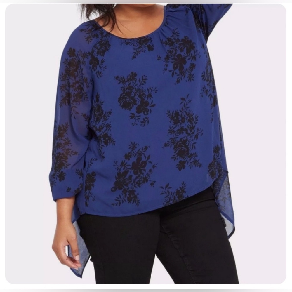 Torrid Navy Blue chiffon blouse split tulip back. Size 1